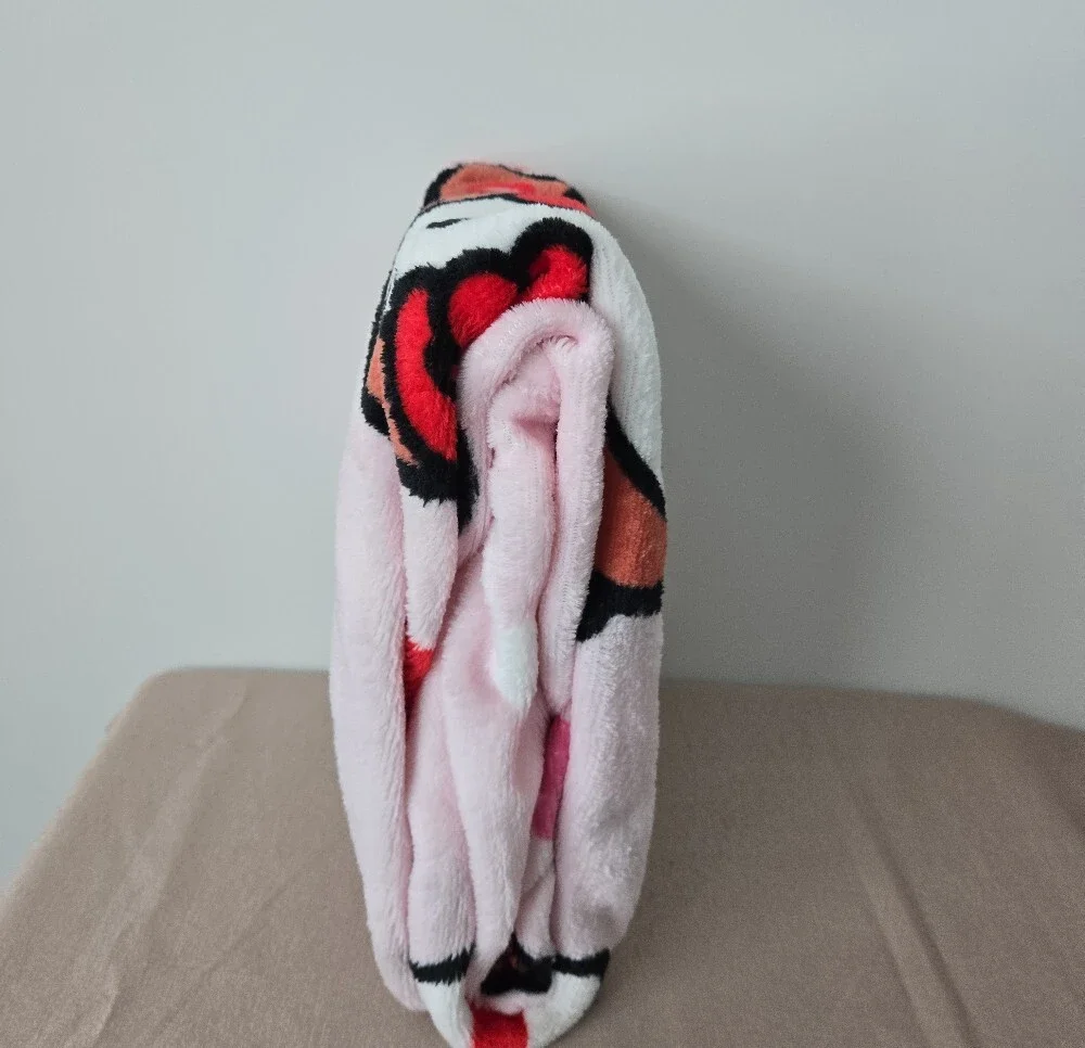 Hello Kitty Super Soft Plush Throw – 45” x 55” Heart & Kitty Design